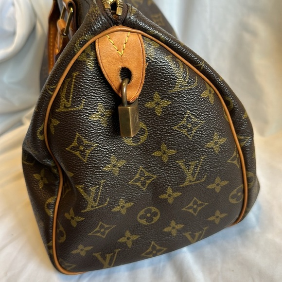 Authentic Louis Vuitton Monogram Speedy 30 Pre-loved. Beautiful condition!! COA - Picture 2 of 11
